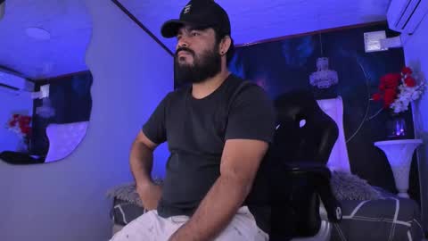 Snapshot of michaelbear_ chatting on 02-17-26, 04:46 Michael online show from 02-17-26, 04:46