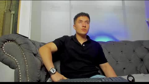 MichaelConnor  online show from 02-11-25, 03:18