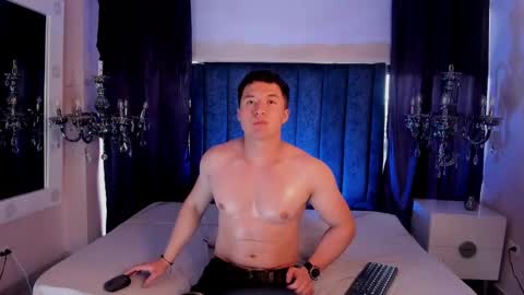 MichaelConnor  online show from 03-07-25, 02:56