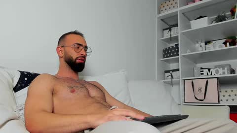 Snapshot of michaelevansx chatting on 12-02-24, 08:11 MichaelEvansx online show from 12-02-24, 08:11