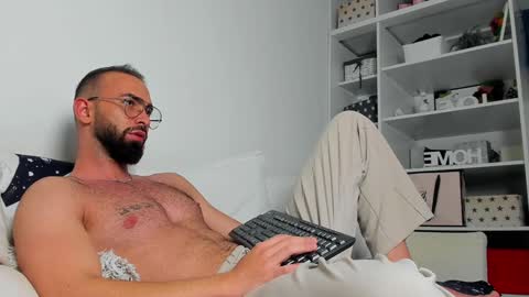 Snapshot of michaelevansx chatting on 12-02-24, 11:18 MichaelEvansx online show from 12-02-24, 11:18