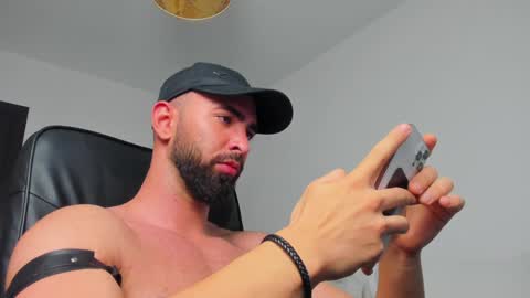 Snapshot of michaelevansx chatting on 12-17-24, 12:45 MichaelEvansx online show from 12-17-24, 12:45