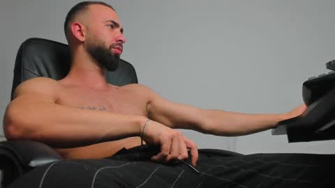 Snapshot of michaelevansx chatting on 12-21-24, 12:09 MichaelEvansx online show from 12-21-24, 12:09