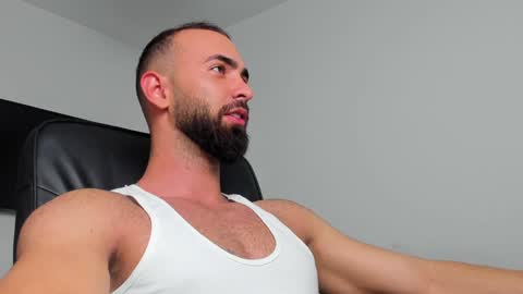 Snapshot of michaelevansx chatting on 12-23-24, 10:23 MichaelEvansx online show from 12-23-24, 10:23