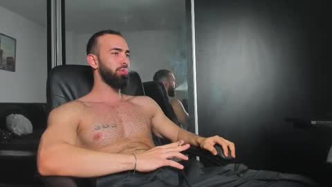 Snapshot of michaelevansx chatting on 02-11-25, 02:35 MichaelEvansx online show from 02-11-25, 02:35