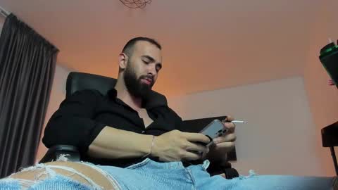 Snapshot of michaelevansx chatting on 02-20-25, 12:30 MichaelEvansx online show from 02-20-25, 12:30