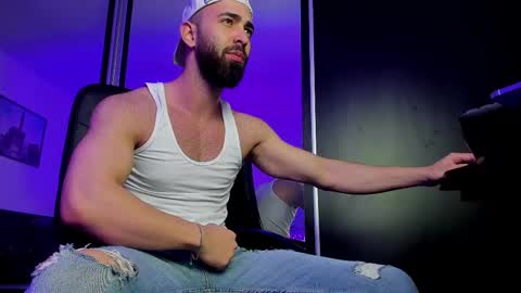 Snapshot of michaelevansx chatting on 02-26-25, 06:58 MichaelEvansx online show from 02-26-25, 06:58