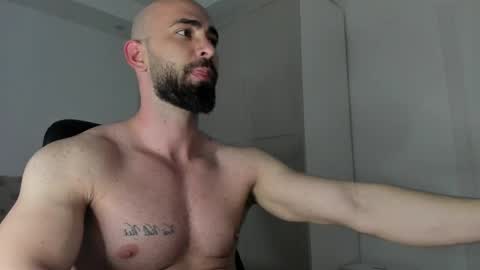 Snapshot of michaelevansx chatting on 04-26-26, 09:12 MichaelEvansx online show from 04-26-26, 09:12