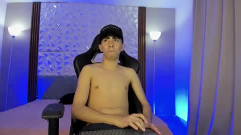 Snapshot of michaell_twinkk_ chatting on 03-18-26, 04:59 MICHEAL online show from 03-18-26, 04:59