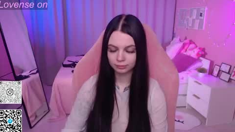 Snapshot of michela_fruet chatting on 05-18-26, 01:02 Kate online show from 05-18-26, 01:02