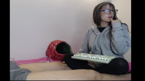 Snapshot of michell_bunny13 chatting on 06-05-26, 03:13 Michell online show from 06-05-26, 03:13