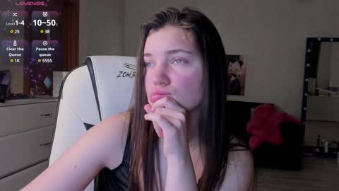 Snapshot of michelle_mir chatting on 01-12-25, 06:05 Michelle online show from 01-12-25, 06:05