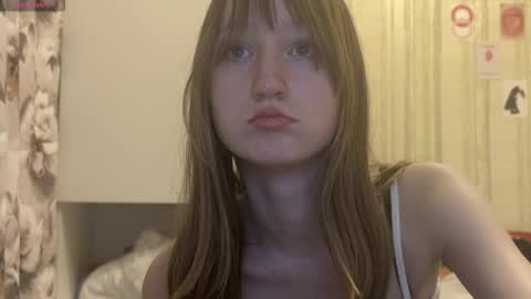 Snapshot of michelle_neely chatting on 10-28-25, 09:39 michelle_neely online show from 10-28-25, 09:39