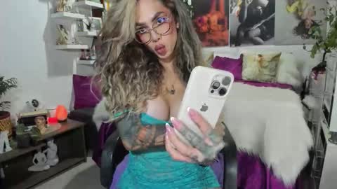 Snapshot of michelleapihel chatting on 03-27-26, 07:35 michelle apihel online show from 03-27-26, 07:35