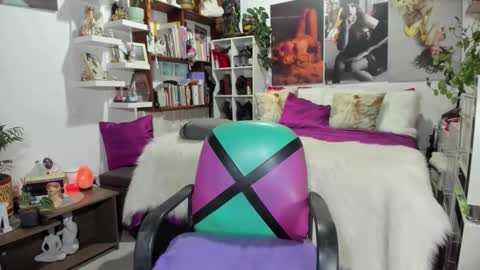 Snapshot of michelleapihel chatting on 03-28-26, 09:25 michelle apihel online show from 03-28-26, 09:25