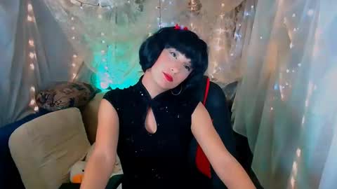 Snapshot of michelleevie chatting on 09-18-25, 09:39 Agatha online show from 09-18-25, 09:39