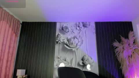 Snapshot of michellepreston_ chatting on 04-23-26, 12:04 michellepreston_ online show from 04-23-26, 12:04