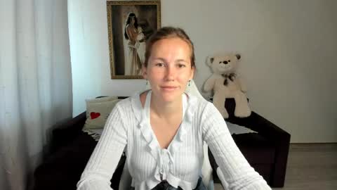 Snapshot of michellewoitsik chatting on 05-20-26, 05:13 Michelle online show from 05-20-26, 05:13