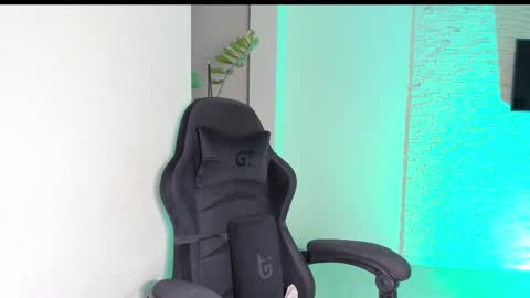 Michellee online show from 09-18-25, 05:26