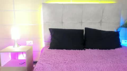 Snapshot of michonne_09 chatting on 11-12-25, 08:30 michonne_09 online show from 11-12-25, 08:30