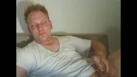 Snapshot of mickkxl chatting on 02-16-26, 04:03 mickkxl online show from 02-16-26, 04:03