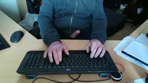 Snapshot of mickyj chatting on 04-20-26, 01:58 mickyj online show from 04-20-26, 01:58