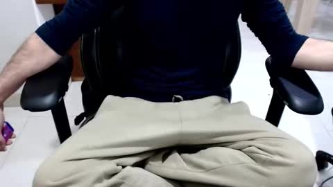 Snapshot of microfama00 chatting on 01-11-26, 07:57 microfama00 online show from 01-11-26, 07:57