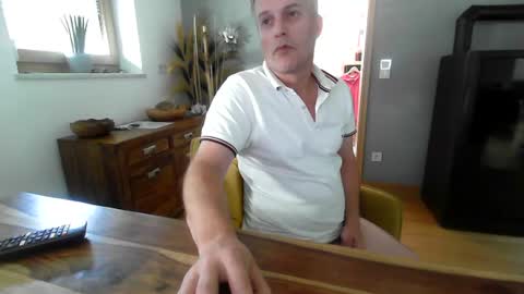 Snapshot of microsbody chatting on 06-26-26, 02:43 microsbody online show from 06-26-26, 02:43