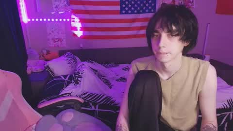 Snapshot of midnight_memories chatting on 02-23-26, 06:16 Kai and Angel online show from 02-23-26, 06:16