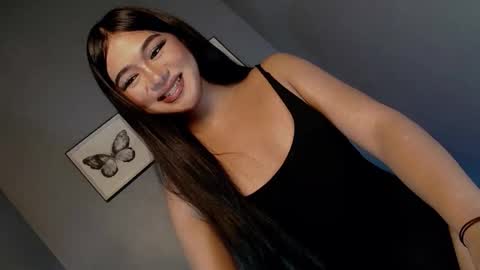 Snapshot of midnightdesire28 chatting on 05-05-26, 01:30 Call me Yhana online show from 05-05-26, 01:30