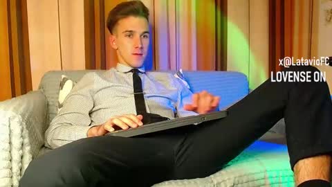 Snapshot of midnighter__ chatting on 11-20-25, 05:01 Alexey or just Alex online show from 11-20-25, 05:01