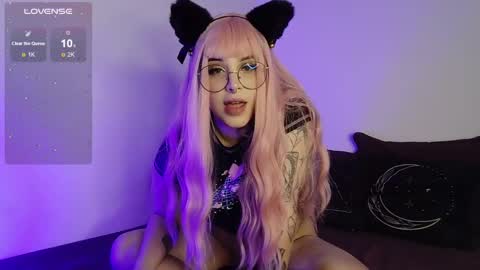 Snapshot of midnightkitten_ chatting on 10-20-25, 09:37 Nana online show from 10-20-25, 09:37