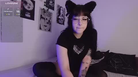 Snapshot of midnightkitten_ chatting on 11-28-25, 10:23 Nana online show from 11-28-25, 10:23