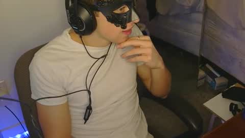 Snapshot of midnightmasc chatting on 03-11-26, 05:52 midnightmasc online show from 03-11-26, 05:52