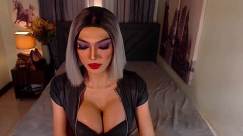 Snapshot of midnightscentxx chatting on 01-12-25, 06:17 KATE online show from 01-12-25, 06:17