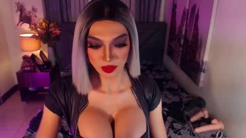 Snapshot of midnightscentxx chatting on 01-19-25, 05:58 KATE online show from 01-19-25, 05:58