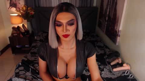 Snapshot of midnightscentxx chatting on 01-19-25, 09:01 KATE online show from 01-19-25, 09:01