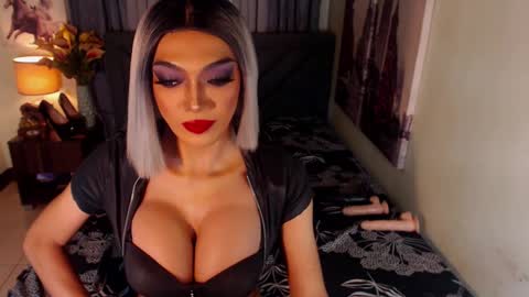 Snapshot of midnightscentxx chatting on 01-21-25, 07:58 KATE online show from 01-21-25, 07:58