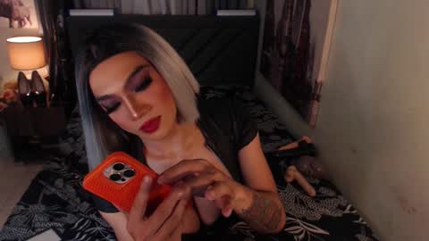 Snapshot of midnightscentxx chatting on 01-29-25, 01:49 KATE online show from 01-29-25, 01:49