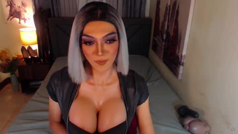 Snapshot of midnightscentxx chatting on 02-08-25, 08:20 KATE online show from 02-08-25, 08:20