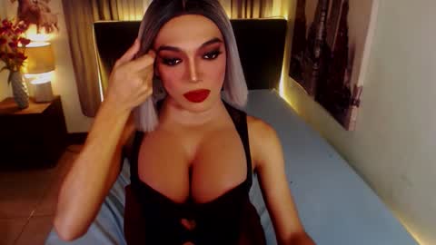 Snapshot of midnightscentxx chatting on 09-23-25, 05:32 KATE online show from 09-23-25, 05:32