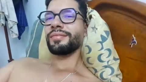 Snapshot of midoumas1 chatting on 09-19-25, 05:35 Sam online show from 09-19-25, 05:35