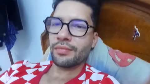 Snapshot of midoumas1 chatting on 10-12-25, 04:50 Sam online show from 10-12-25, 04:50