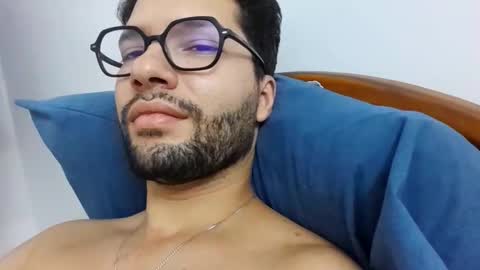 Snapshot of midoumas1 chatting on 11-08-25, 03:01 Sam online show from 11-08-25, 03:01