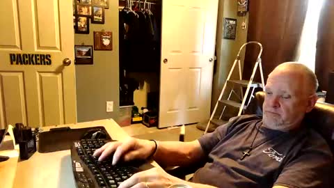 midwestdad09 online show from 10-29-25, 06:42