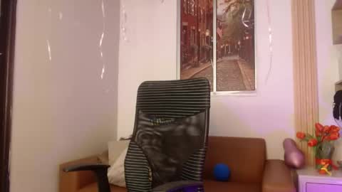 Snapshot of miel_alisha chatting on 05-21-26, 12:23 miel online show from 05-21-26, 12:23