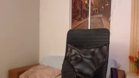 Snapshot of miel_alisha chatting on 06-02-26, 12:40 miel online show from 06-02-26, 12:40
