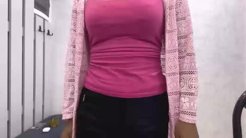 Mia online show from 11-11-25, 06:52