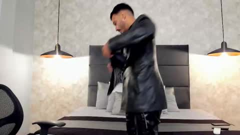 miguelsanfrancisco online show from 11-08-25, 03:23