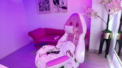 Snapshot of miia__owens chatting on 06-12-26, 07:57 Miia online show from 06-12-26, 07:57